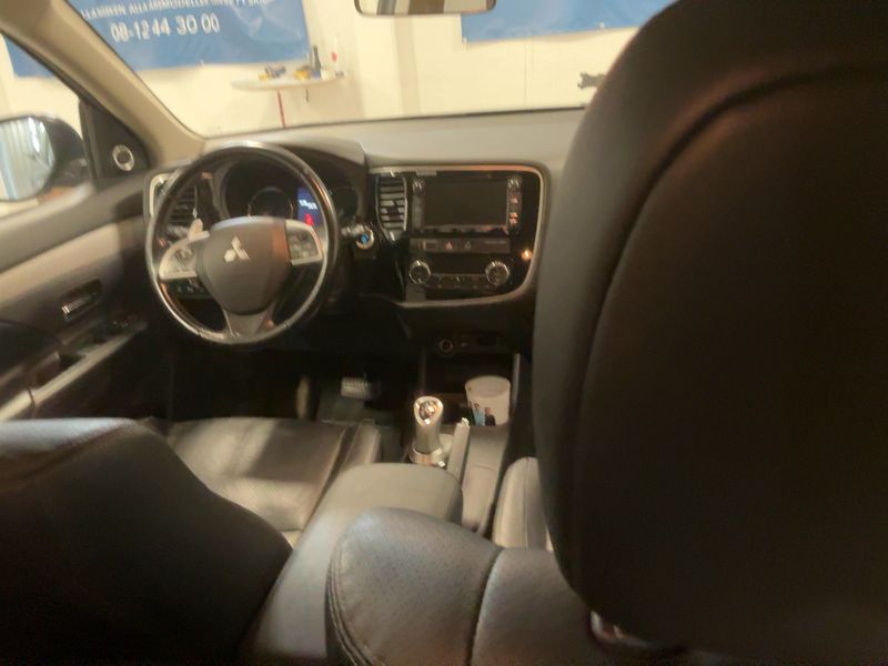 Mitsubishi Outlander 2.0 PHEV Motion 4WD 2014 – снимка 18