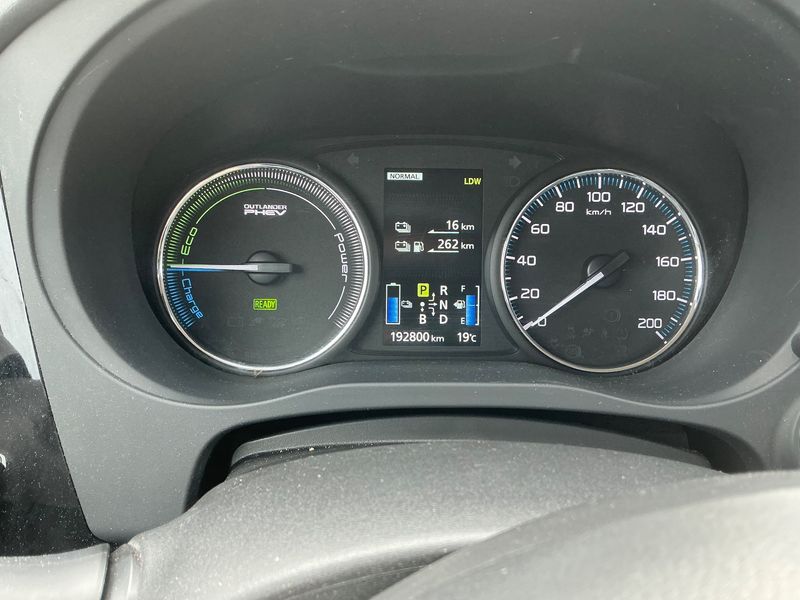 Mitsubishi Outlander 2.0 PHEV Motion 4WD 2014 – снимка 19