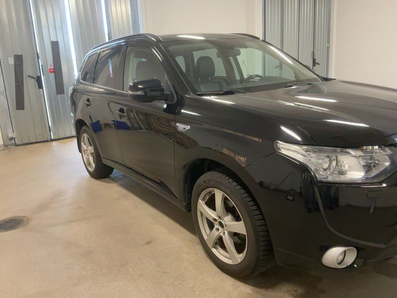 Mitsubishi Outlander 2.0 PHEV Motion 4WD 2014 – снимка 12