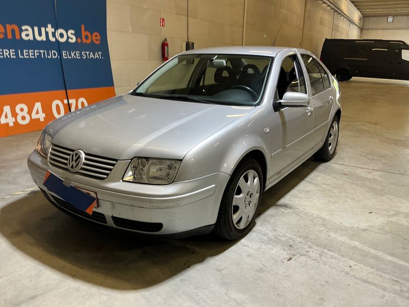 Volkswagen Bora 1.6 Comfortline 2001 – снимка 1