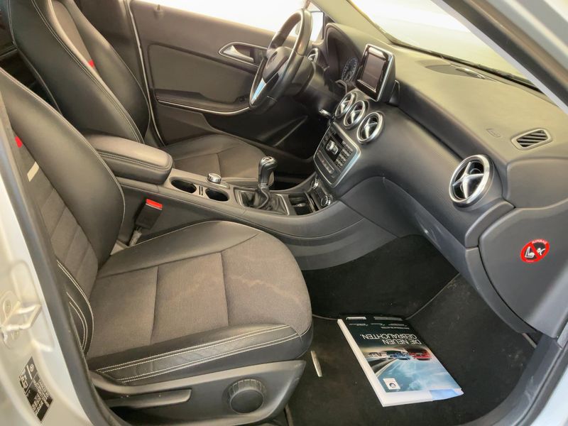 Mercedes-Benz A-Klasse A 180 BlueEfficiency Style 2014 – снимка 16
