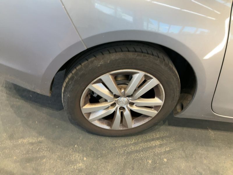 Peugeot 308 1.5 Blue-HDi Active 2018 – снимка 9