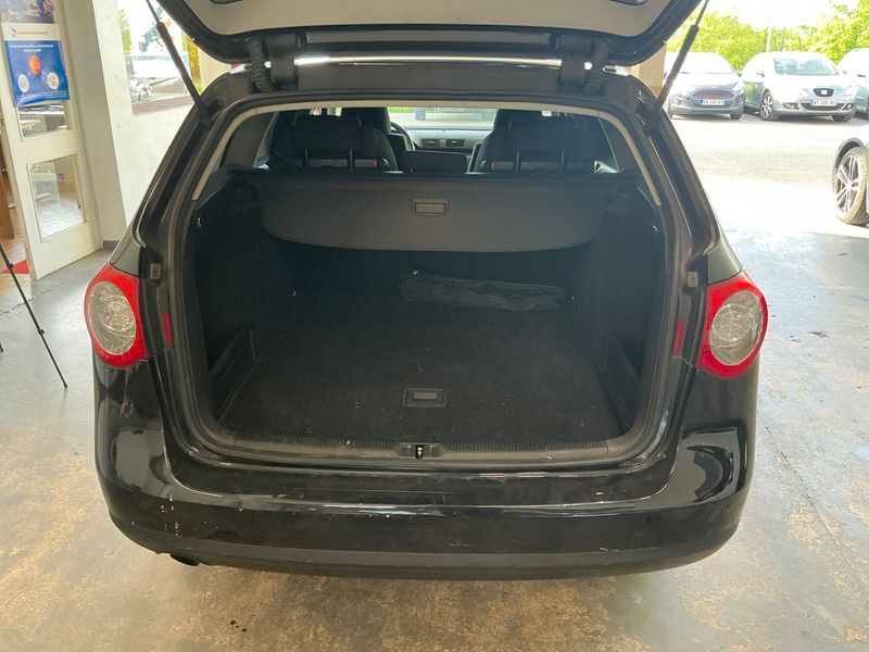 Volkswagen Passat 1.6 TDI Business Trendline BlueMotion Tech 2010 – снимка 14