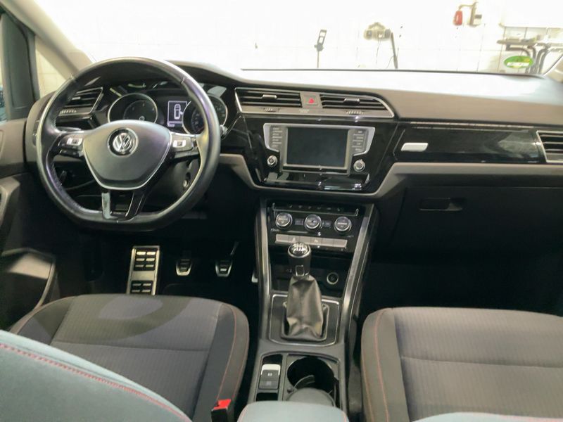 Volkswagen Touran 2.0 TDI Comfortline BlueMotion Tech 2017 – снимка 18