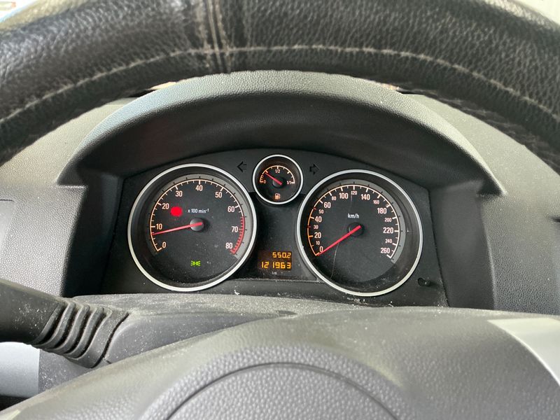 Opel Astra GTC 1.4 Edition 2009 – снимка 4