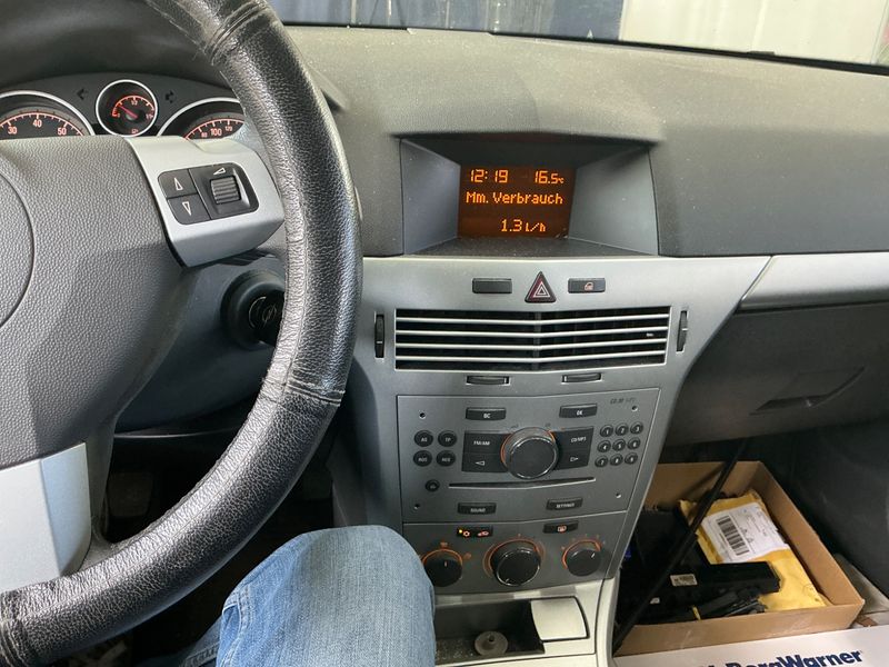 Opel Astra GTC 1.4 Edition 2009 – снимка 3