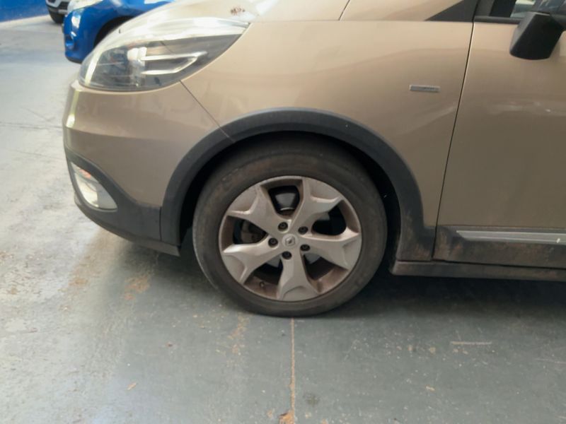 Renault Scenic 1.5 dCi Xmod Bose 2013 – снимка 3