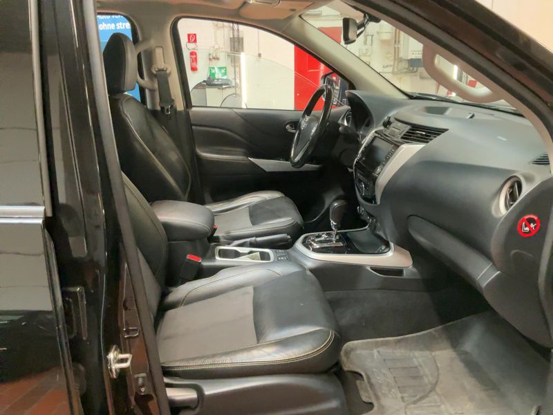 Nissan Navara NP-300 2.3 dCi N-Guard Double Cab 4x4 2019 – снимка 16