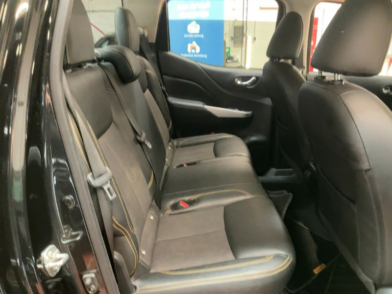 Nissan Navara NP-300 2.3 dCi N-Guard Double Cab 4x4 2019 – снимка 19