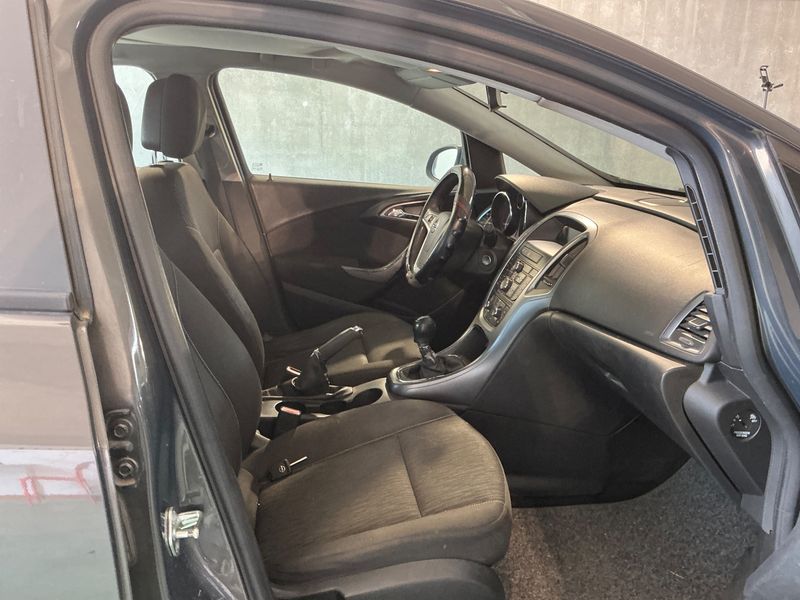 Opel Astra 1.7 CDTI Elective 2013 – снимка 3