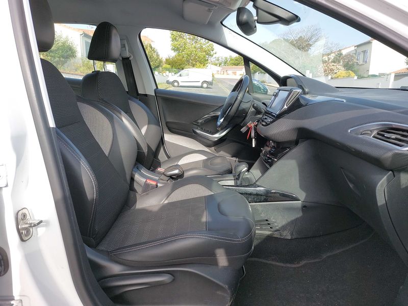 Peugeot 2008 1.2 PureTech Allure 2016 – снимка 10