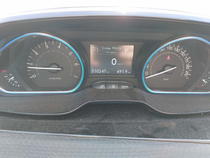 Peugeot 2008 1.2 PureTech Allure 2016 – снимка 12