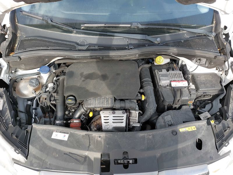 Peugeot 2008 1.2 PureTech Allure 2016 – снимка 8