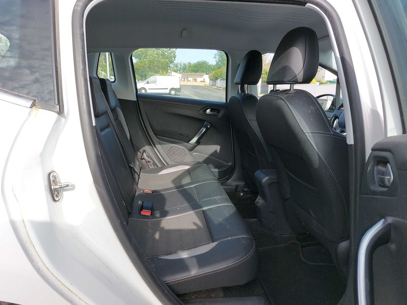 Peugeot 2008 1.2 PureTech Allure 2016 – снимка 14