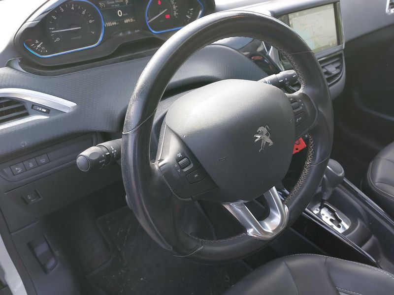 Peugeot 2008 1.2 PureTech Allure 2016 – снимка 27