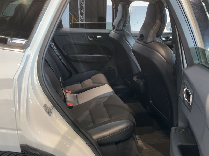 Volvo XC60 2.0 D4 Momentum 2WD 2018 – снимка 19