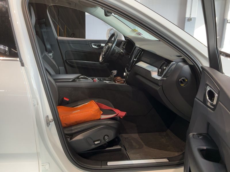 Volvo XC60 2.0 D4 Momentum 2WD 2018 – снимка 16
