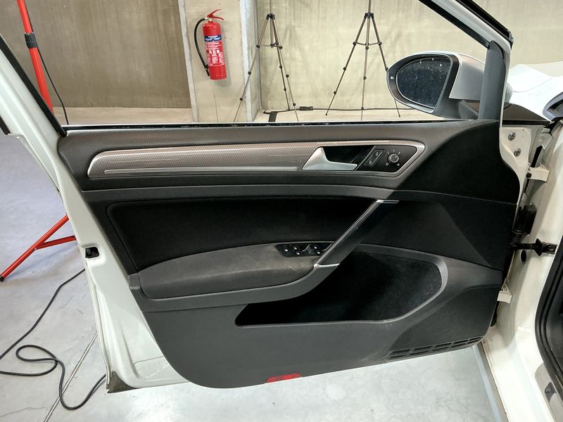 Volkswagen Golf VII 2.0 TDI 4Motion BlueMotion Tech 2016 – снимка 38