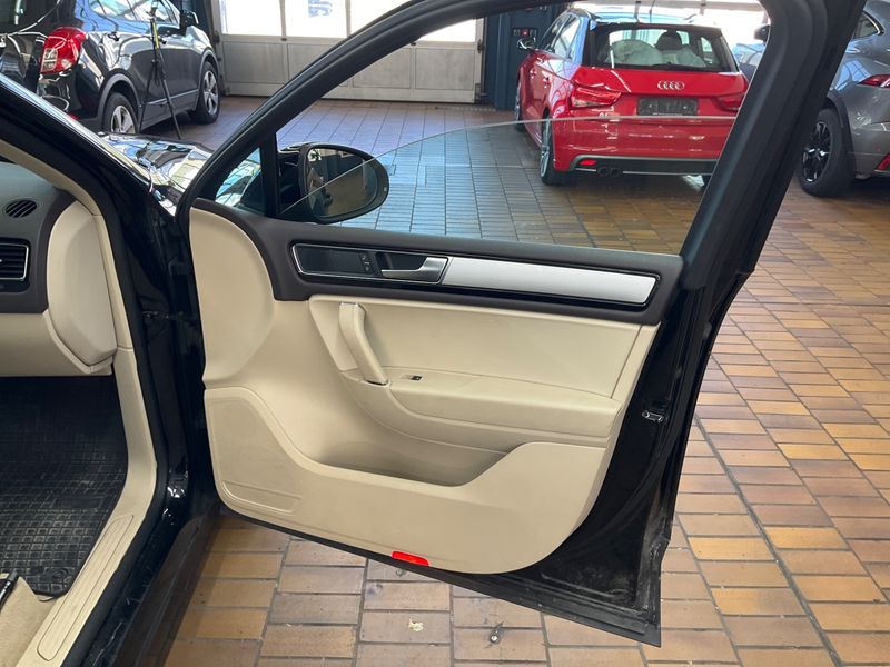 Volkswagen Touareg 3.0 V6 TDI Terrain Tech BlueMotion Tech 2017 – снимка 37