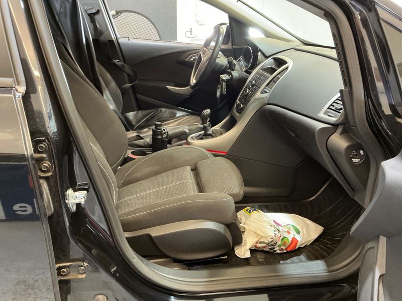 Opel Astra 1.7 CDTI Design Edition 2011 – снимка 3