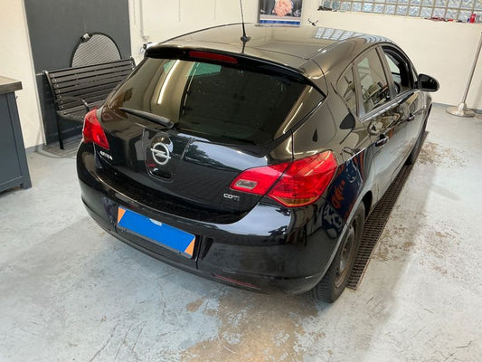 Opel Astra 1.7 CDTI Design Edition 2011 – снимка 2