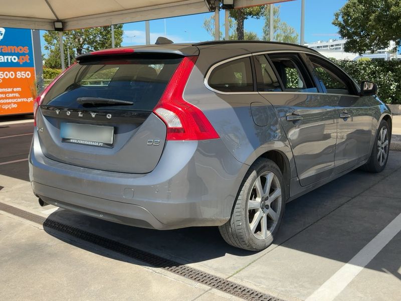 Volvo V60 2.0 D2 Momentum 2016 – снимка 8
