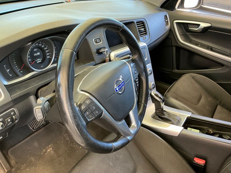 Volvo V60 2.0 D2 Momentum 2016 – снимка 32