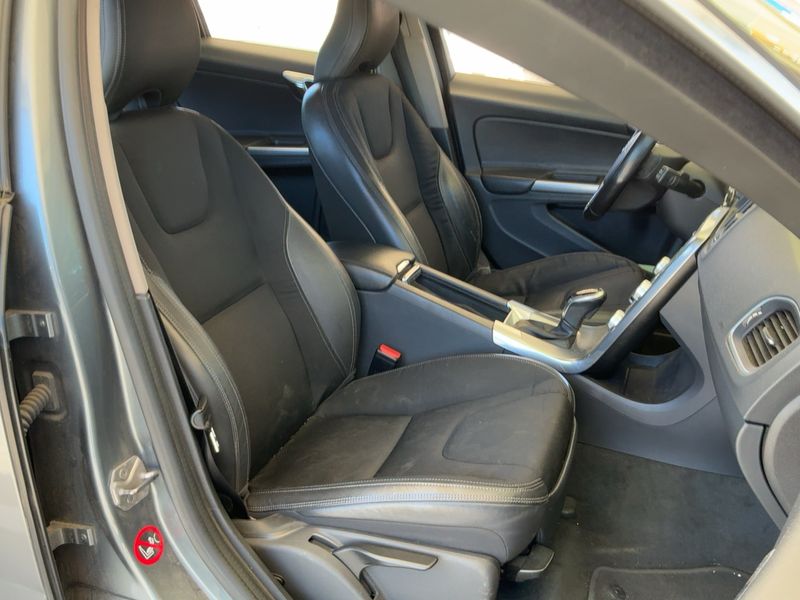 Volvo V60 2.0 D2 Momentum 2016 – снимка 16