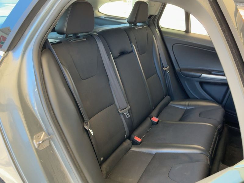 Volvo V60 2.0 D2 Momentum 2016 – снимка 19