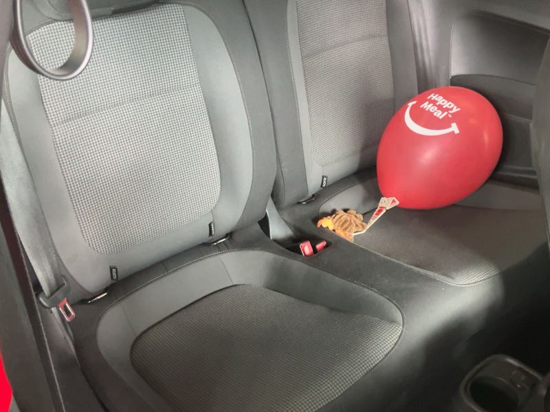 Volkswagen Beetle 1.6 TDI Fender Edition 2012 – снимка 19