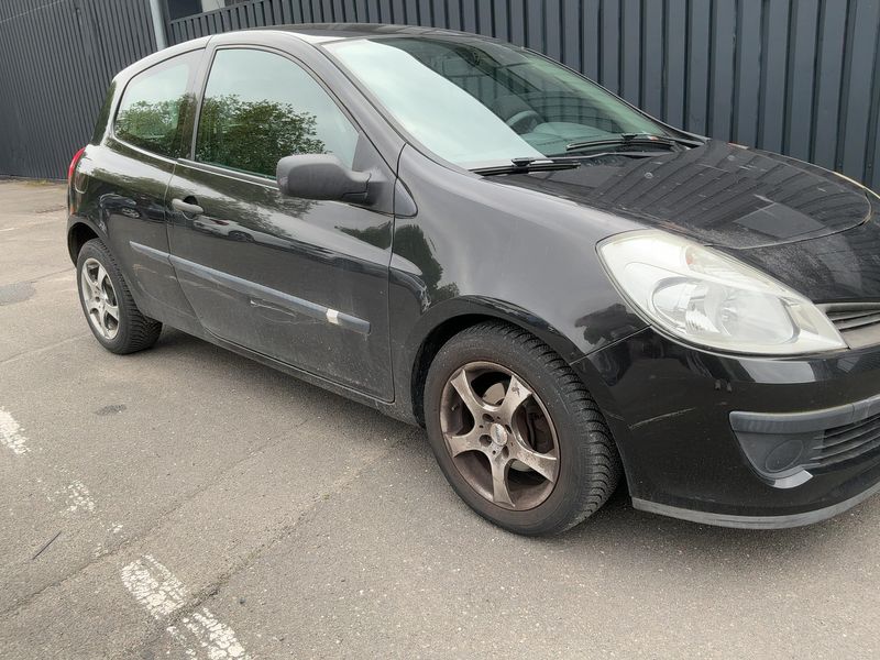Renault Clio 1.2 Authentique 2006 – снимка 12