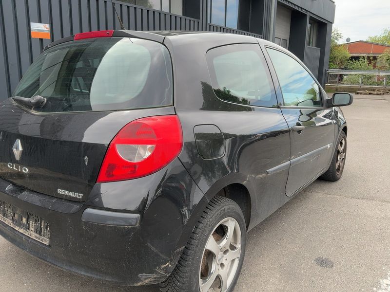 Renault Clio 1.2 Authentique 2006 – снимка 8