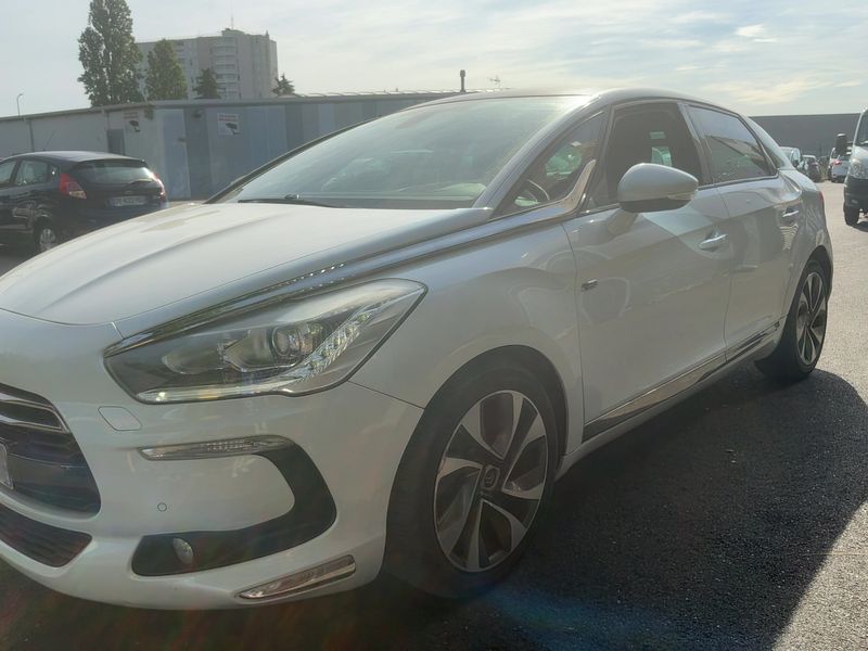 Citroen DS5 2.0 HDi Hybrid4 SportChic 2013 – снимка 2