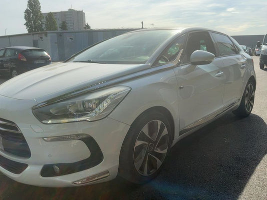Citroen DS5 2.0 HDi Hybrid4 SportChic 2013 – снимка 2