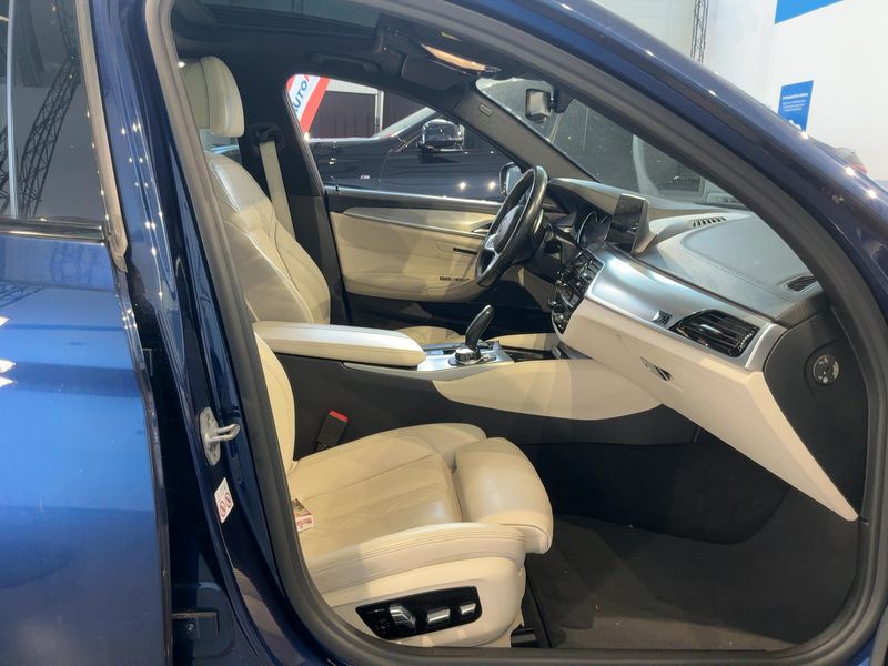 BMW 5er M550i xDrive 2018 – снимка 16
