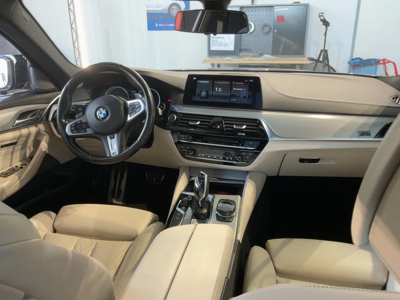 BMW 5er M550i xDrive 2018 – снимка 17