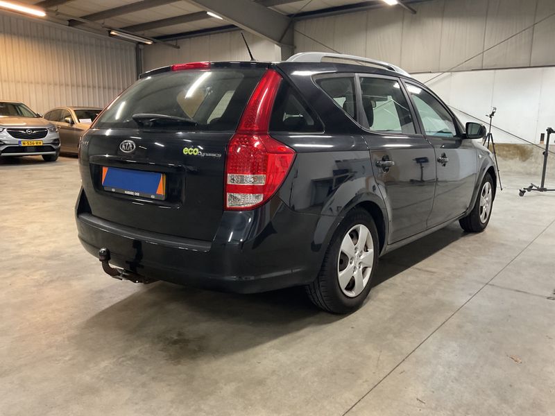 Kia cee'd 1.4 Spirit 2010 – снимка 2