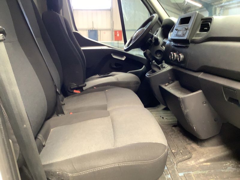 Nissan Interstar 2.3 dCi L3H2 3,5t Acenta FWD 2022 – снимка 16