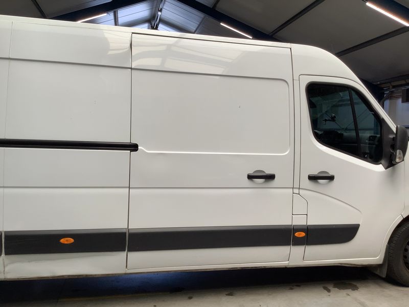 Nissan Interstar 2.3 dCi L3H2 3,5t Acenta FWD 2022 – снимка 10