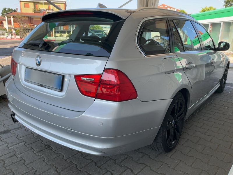BMW 3er 330d xDrive 2011 – снимка на щета