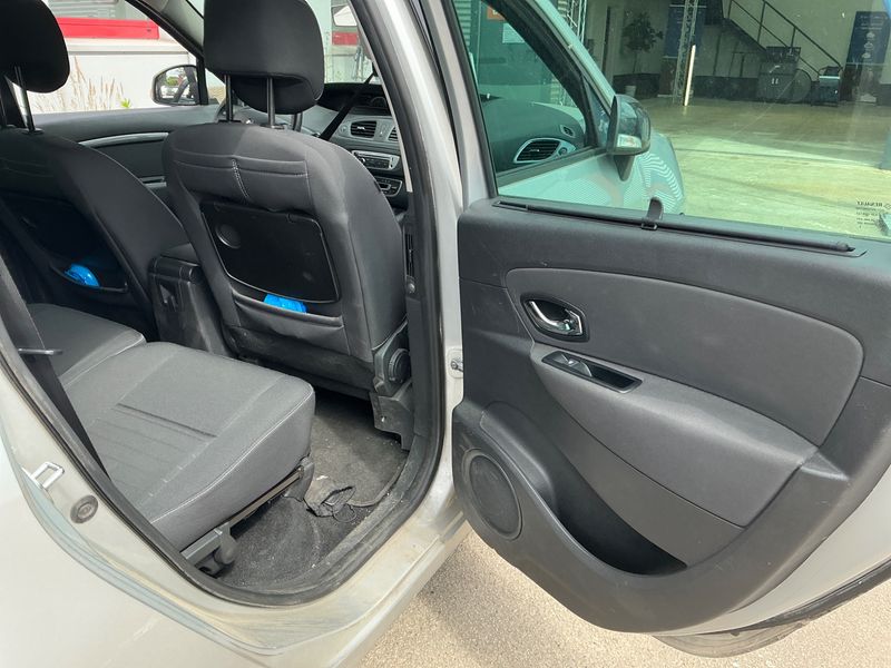 Renault Grand Scenic 1.5 dCi Limited 2015 – снимка 25