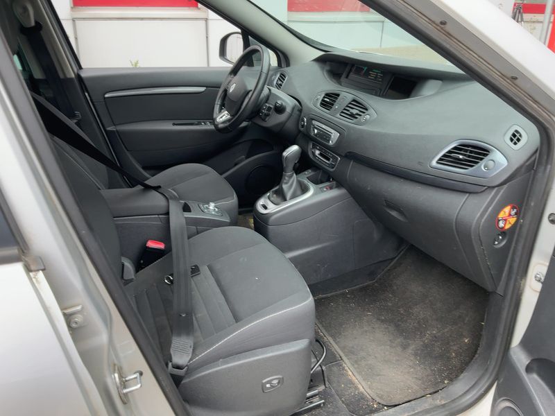 Renault Grand Scenic 1.5 dCi Limited 2015 – снимка 16