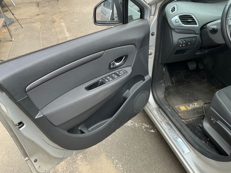 Renault Grand Scenic 1.5 dCi Limited 2015 – снимка 23