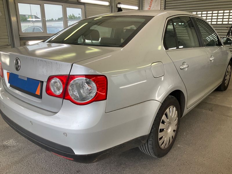 Volkswagen Jetta 1.6 Comfortline 2007 – снимка 2