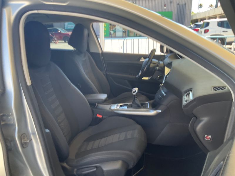 Peugeot 308 2.0 Blue-HDi Allure 2016 – снимка 3