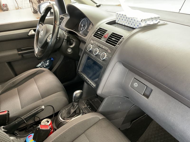 Volkswagen Touran 2.0 TDI Comfortline BlueMotion Tech 2015 – снимка 24