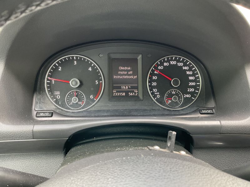 Volkswagen Touran 2.0 TDI Comfortline BlueMotion Tech 2015 – снимка 28