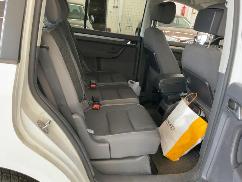 Volkswagen Touran 2.0 TDI Comfortline BlueMotion Tech 2015 – снимка 19