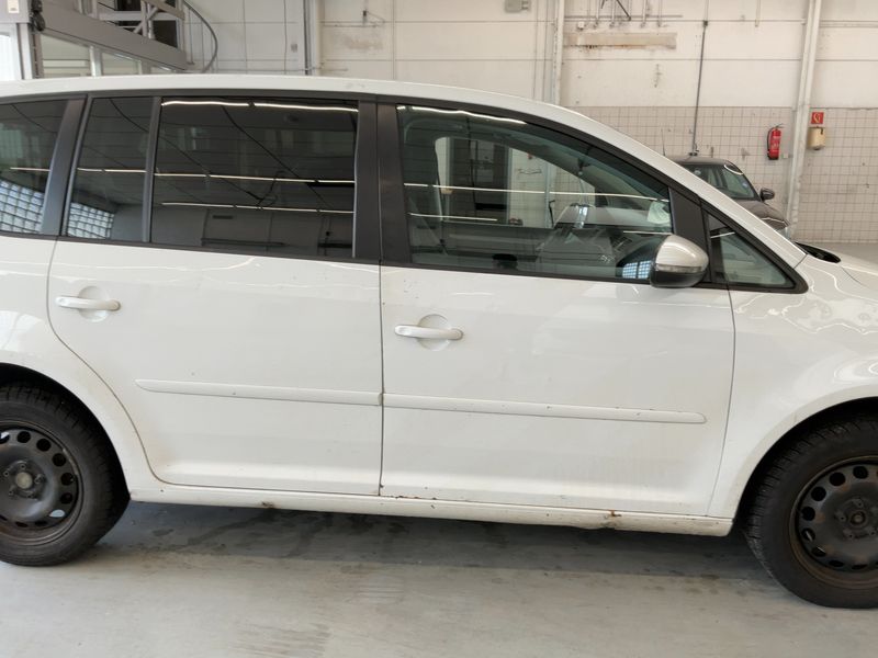 Volkswagen Touran 2.0 TDI Comfortline BlueMotion Tech 2015 – снимка 10
