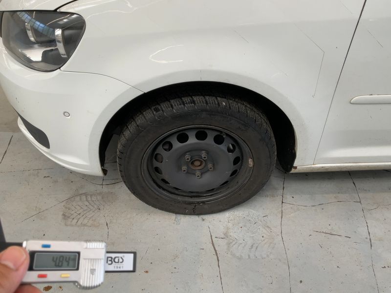 Volkswagen Touran 2.0 TDI Comfortline BlueMotion Tech 2015 – снимка 3